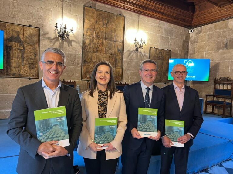 Caixa Rural Vila-real i Cajamar presenten un informe clau sobre el sector agroalimentari a València