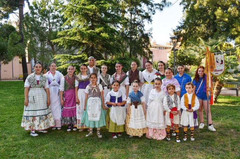 Les Rosarieres brillen en la 60a Cavalcada de les Festes de Sant Pasqual