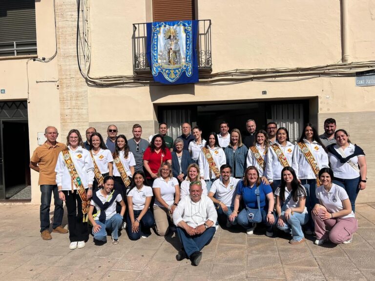 Inaugurada l’exposició 'Una visita històrica' amb presència institucional i festiva