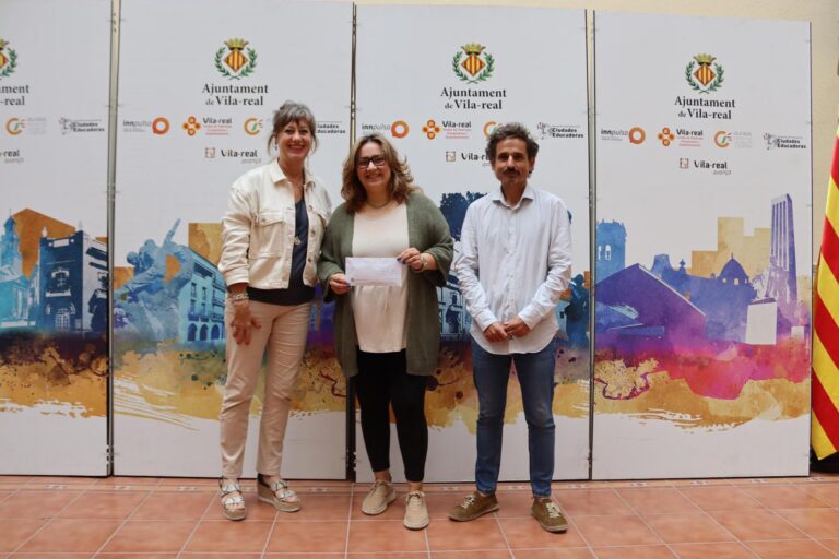 Vila-real fa història amb 935 euros recaptats per a Aludme gràcies a l’obra ‘Maror’