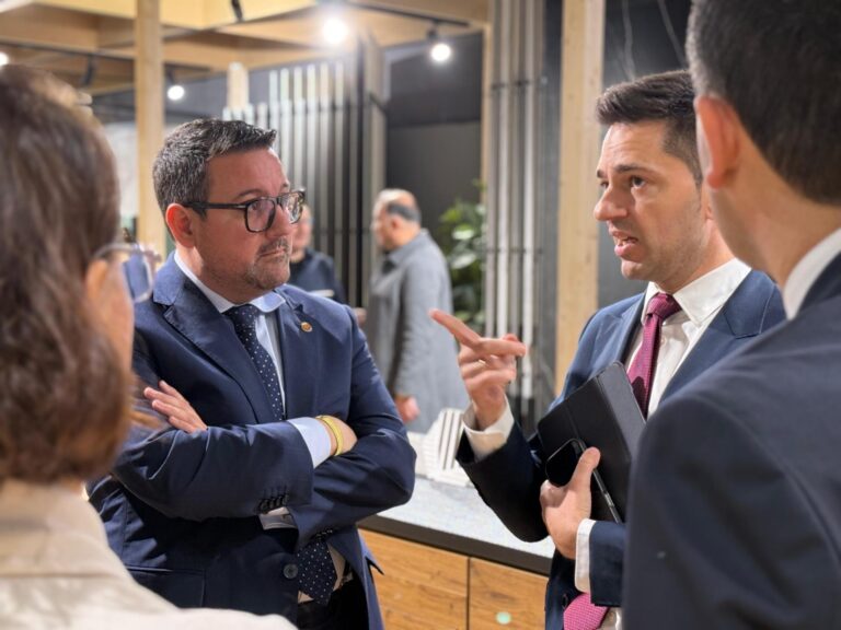 Casabó reafirma el seu suport al sector ceràmic en Cevisama