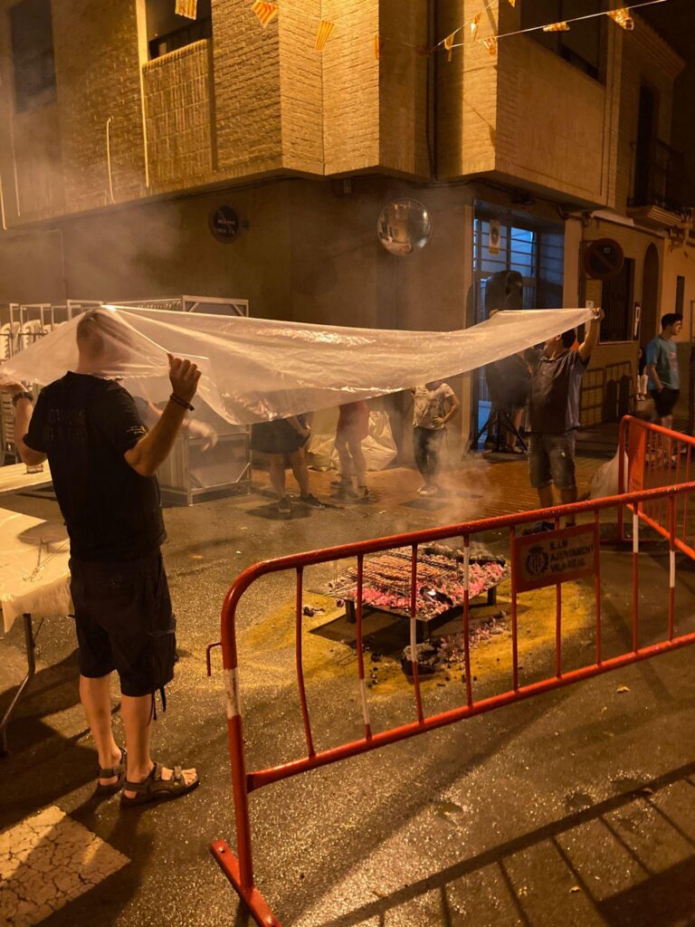 Tres barris de vila-real i els Lluïsos celebren la xulla passada per aigua