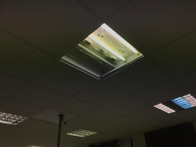 Compromís denuncia l'estat d'abandó del Centre de Formació de Persones Adultes