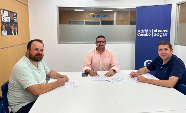 Casabó felicita a Llorens per fer història a Vila-real en convertir-se en el primer senador