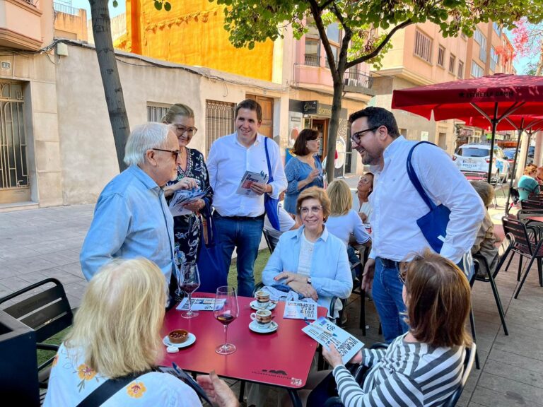 L’agrupació local del PP fa campanya per les europees en el mercat de Vila-real