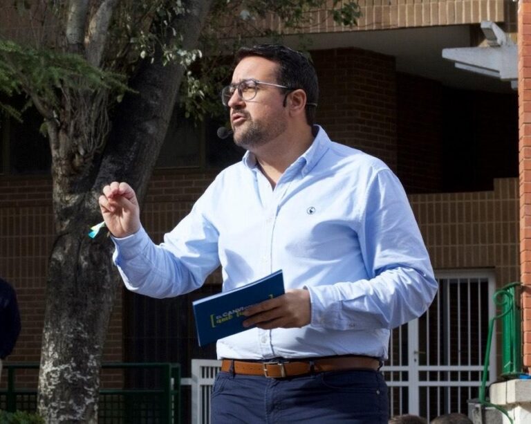 Casabó acusa a Benlloch de “burlar-se” per pactar d’esquena al veïnat