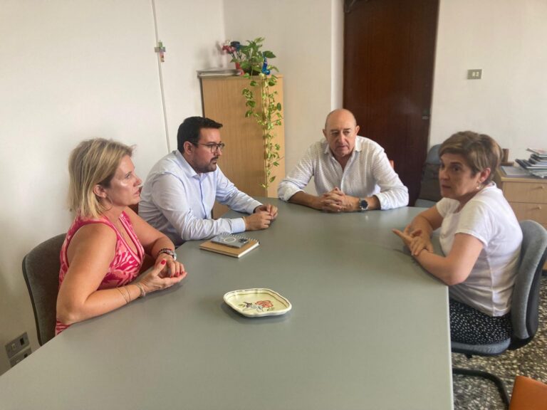 Casabó visita la Fundació Tots Units i agraeix la seva labor per a la inserció social i laboral