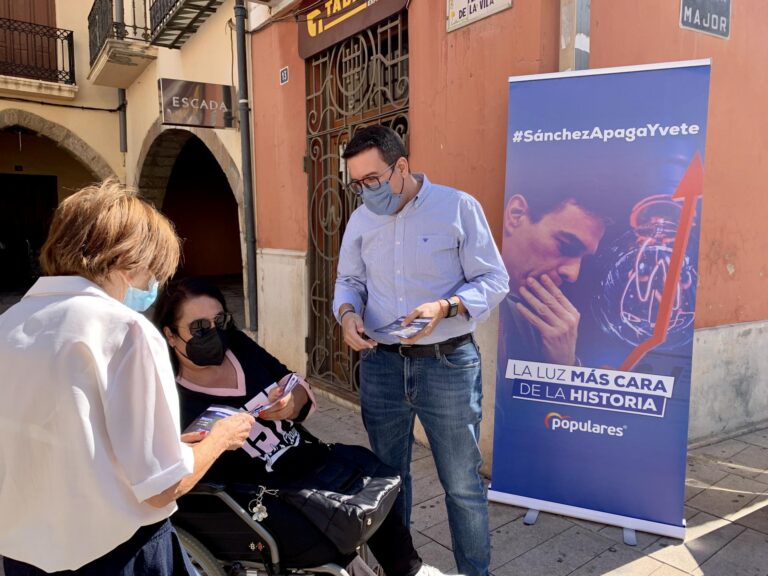 Veïns de Vila-real mostren el seu malestar pel «tasazo de la llum» en la taula del PP