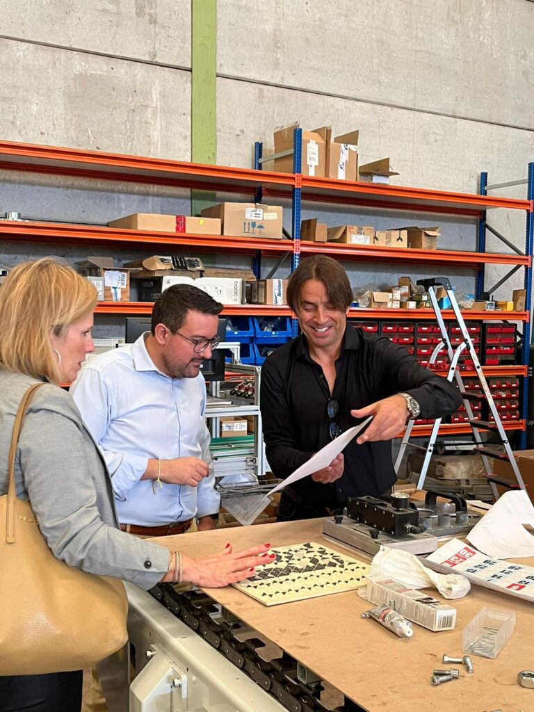 Casabó reclama mesures per a salvar a les empreses del sector ceràmic de Vila-real