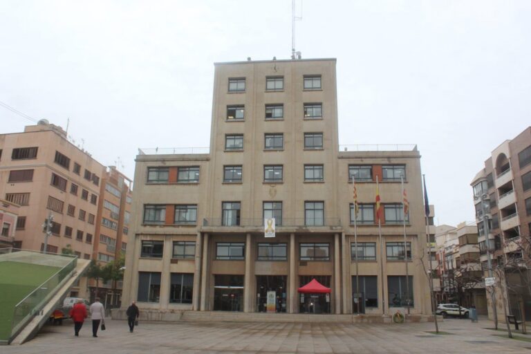 Benlloch i Camarero signen el contracte que permetrà desbloquejar actuacions clau per a Vila-real