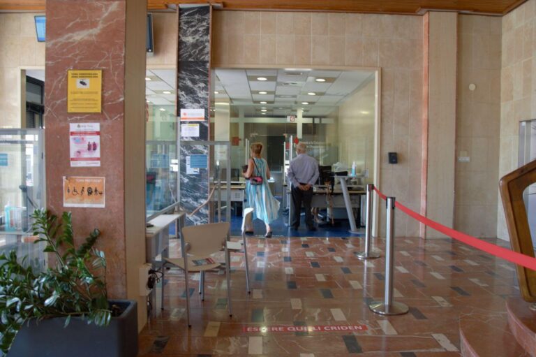 L’Ajuntament organitza l’atenció presencial en la planta baixa del consistori adaptant-se a la normalitat