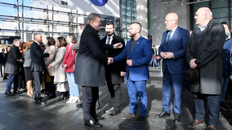 Benlloch assumeix la necessitat de “fer costat al sector de la ceràmica”