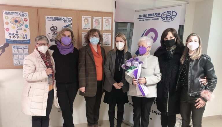 Bisbe Pont homenatja a una de les primeres professores del centre amb el primer premi Vila-Dóna
