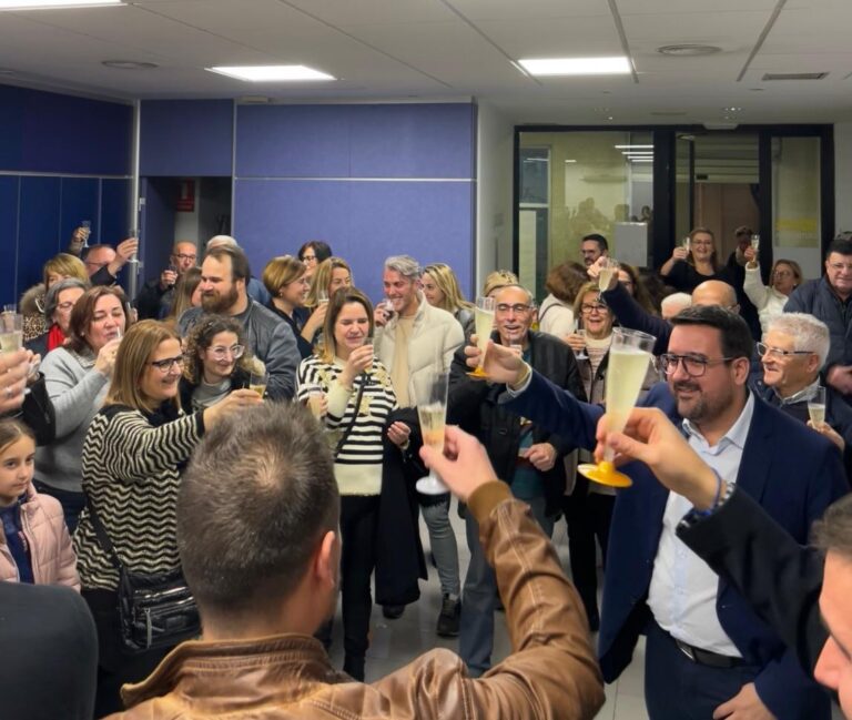 El PP commemora els 40 anys del partit polític amb el seu tradicional brindis de nadal