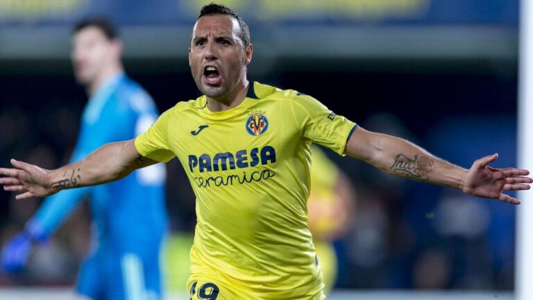 Cazorla li demana al nou any «seguir igual en el personal i que el Villarreal no patisca»