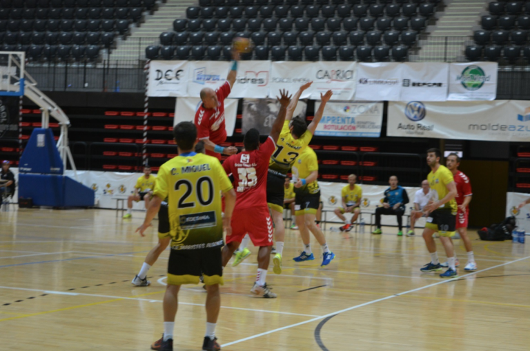 Un poderós BM Maristes d’Algemesí derrota clarament al CH Vila-real (23-34) 