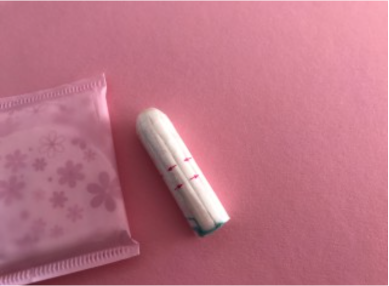 Compromís exigeix al Govern l’eliminació de la ‘taxa rosa’ i la bonificació dels productes d’higiene femenina