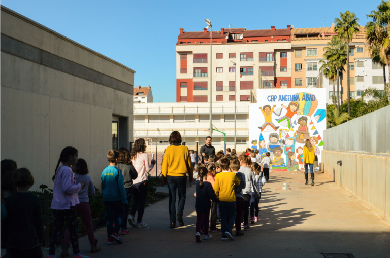 Alumnat i professorat dels centres educatius de Vila-real aprenen a afrontar situacions de risc amb simulacres