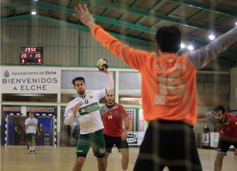 El CH Vila-real trau un magnífic empat en la seua visita al  BM Elche Vulcanizados Alberola (20-20)