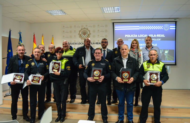 Vila-real homenatja una desena d’oficials i agents de la Policia Local que es jubilen enguany de manera excepcional