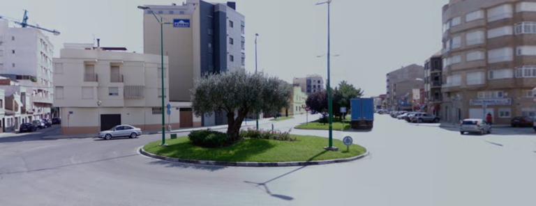 Arranquen les obres de recreixement de la rotonda del carrer de Sant Manuel a petició dels veïns