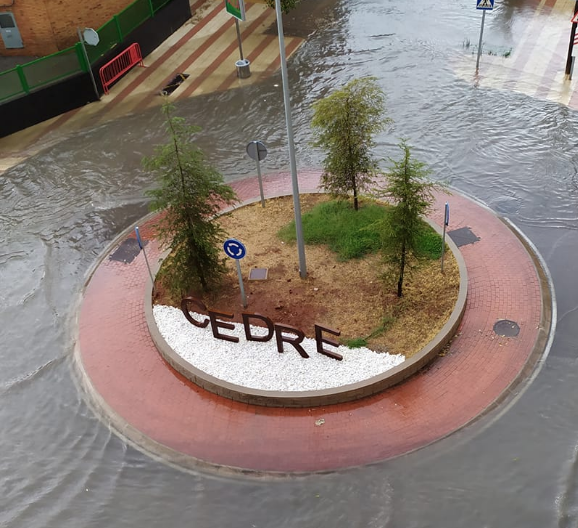 Les pluges no donen treva aquesta vesprada amb diversos talls, inundacions i vehicles atrapats