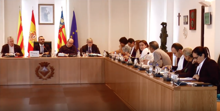 El PSOE aprova en solitari i amb l’abstenció del seu soci Podem la pujada del 10% en l’IBI 