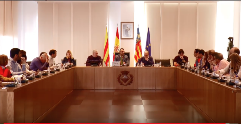 El ple urgent per a pagar 150.000 € en factures a proveïdors se suspén ‘en directe’ a petició de l’oposició