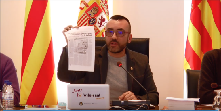 L’oposició posa en dubte la ‘regularitat’ del servei de l'autobús urbà i la mitja hora gratis del pàrquing