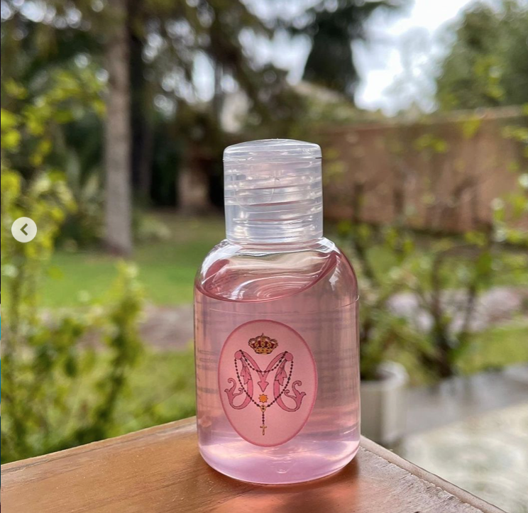 Les Rosarieres venen gel hidroalcohòlic per a finançar la restauració d’Imatge i Guió