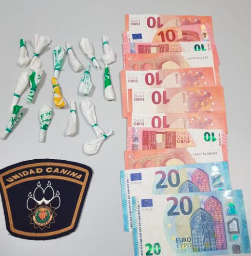 Detinguts a Vila-real amb 16 paperines de cocaïna, diners en efectiu i una arma de descàrregues