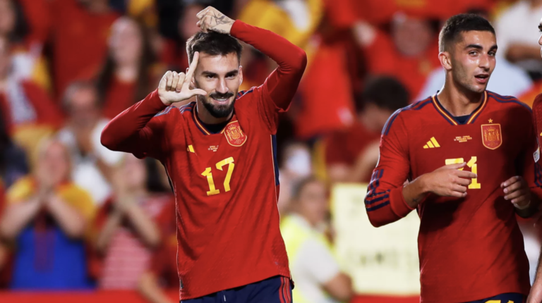 Álex Baena, l’últim dels huit golejadors groguets amb La Roja