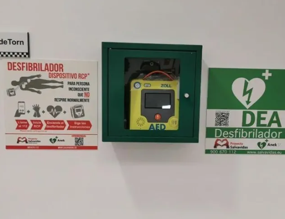 Heroica actuació de la Policia Local i els sanitaris salva la vida d'un home desplomat a Vila-real