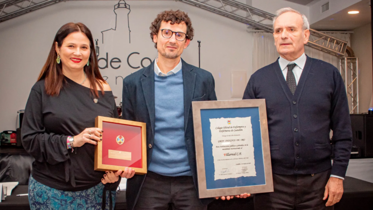 El Villarreal CF rep la Gran Insígnia d'Or pel seu compromís amb la salut esportiva