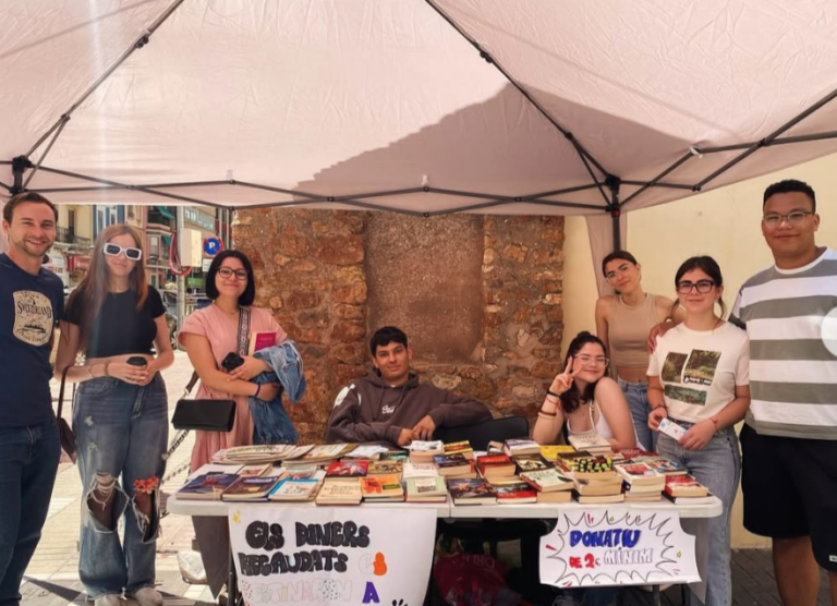 La Regidoria de Juventut participa en l’III Estand de Llibres Solidaris amb gran èxit de participació