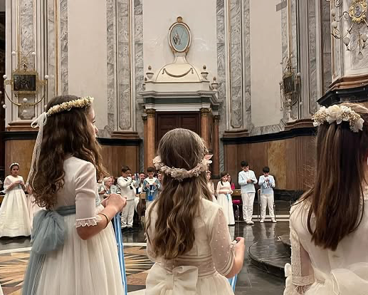 Els menuts reben la vestició de medalles de les Purissimeres