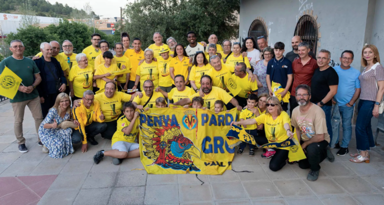 El Villarreal CF visita la penya Pardals Grocs de la Vall d’Uixó