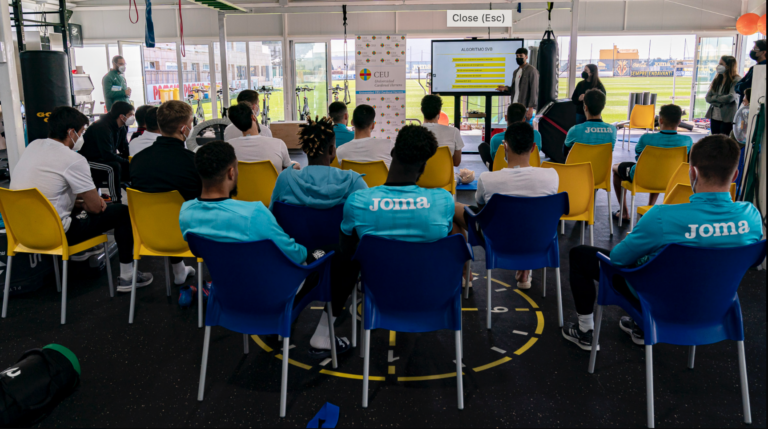 El Villarreal CF, reconegut per impulsar la formació en reanimació cardiopulmonar