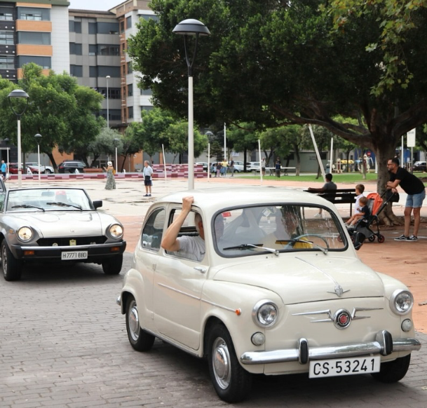 Els clàssics tornen a rodar pels carrers de Vila-real en les festes patronals
