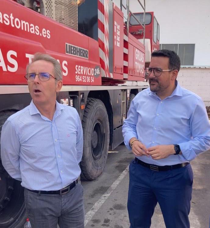 Casabó felicita Grúas Tomás en la seva visita a les instal·lacions i destaca la seva constant innovació