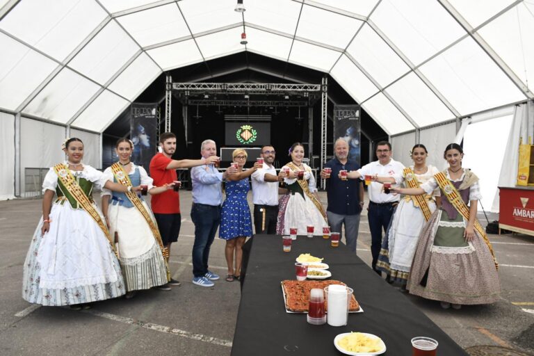 L'entrega de les claus de la festa a Cristina Pesudo inaugura les festes de la Mare de Déu de Gràcia