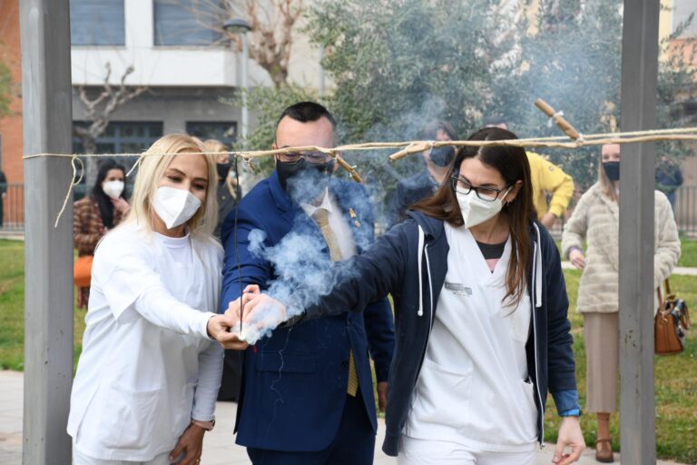 Vila-real celebra 747 anys des de la fundació de la ciutat amb l’ofrena per part de dues sanitàries vila-realenques