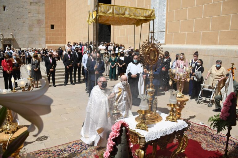 L'església Arxiprestal de Vila-real ha acollit la festivitat del Corpus Christi