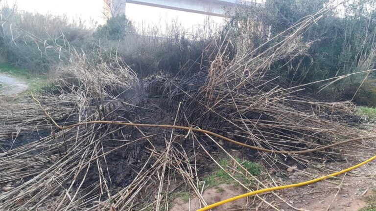 Sorpresos diversos menors fent foc en dos punts de la Desembocadura del Millars