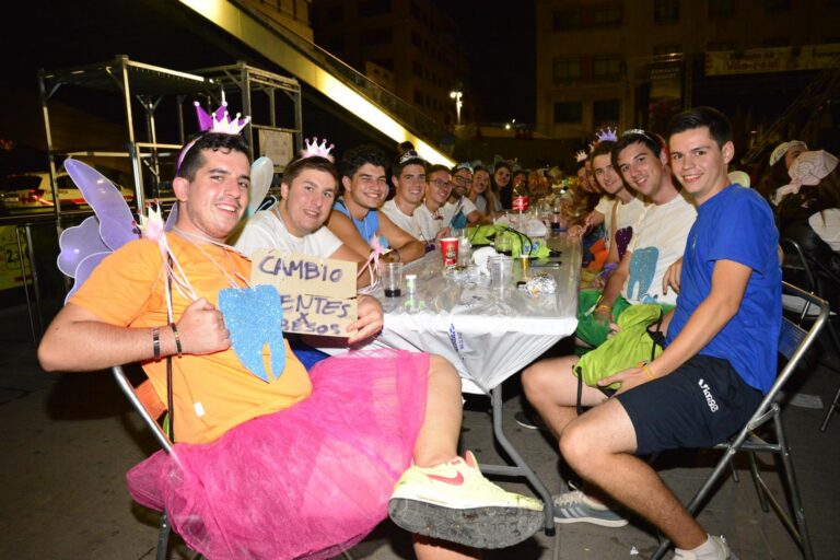 Les disfresses omplen Vila-real en una nit que ja encara l'esprint final de les festes