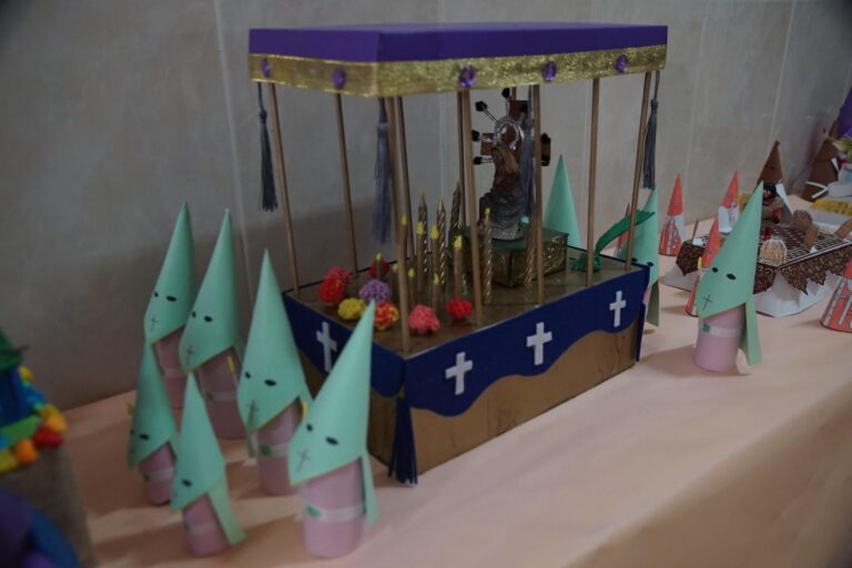 L’alumnat de Fundació Flors recrea la ‘Setmana Santa pas a pas’ en una mostra i edita un vídeo en ‘stop-motion’