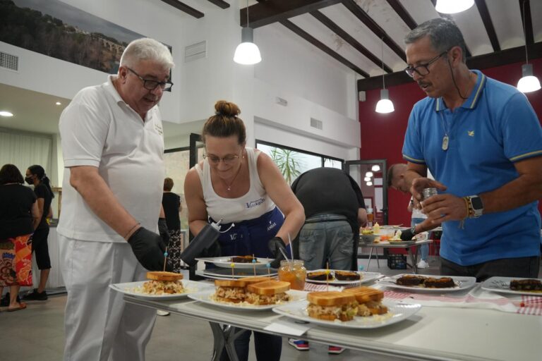 El regidor de Turisme, Diego Vila, participa en la degustació de la Ruta de la Tapa