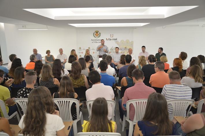 Els 55 joves beneficiaris del programa Avalem Joves+ comencen la seua experiencia laboral en l'Ajuntament