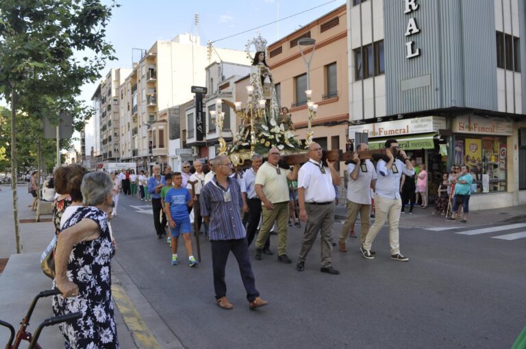 Multitudinària processó i missa del Dia de la Mare de Déu del Carme 