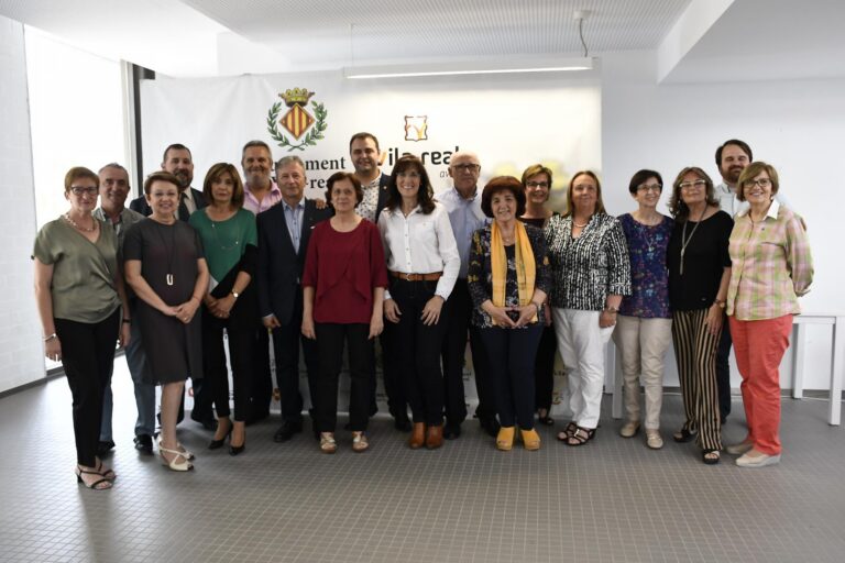 Reconeixement a la tasca educativa dels 16 docents de set centres jubilats en 2017